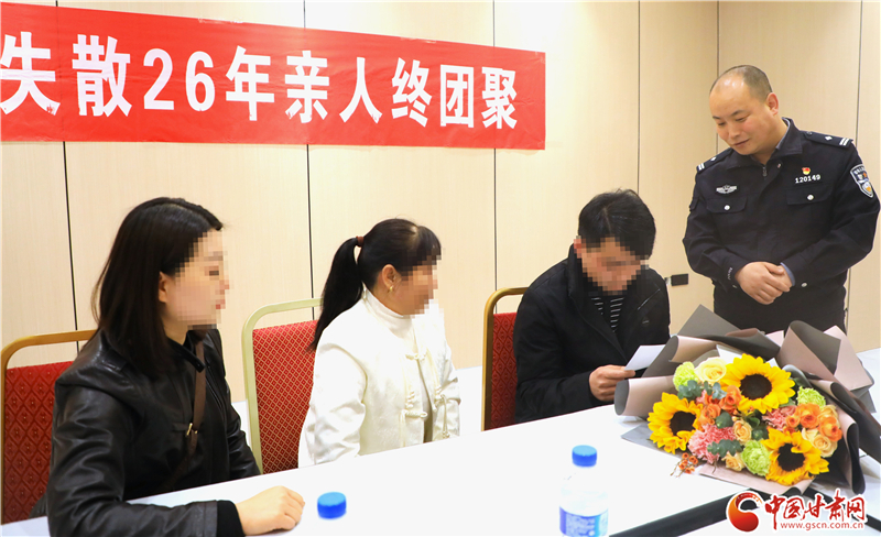 儿子火车站走失　跨越千里的拥抱母亲等了26年