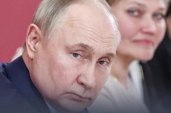 幽默化解！俄官员误坐普京座位 普京：谁坐那里谁买单