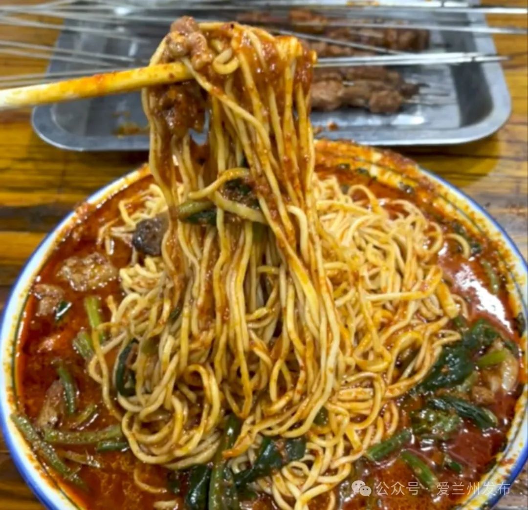 吃遍碳水王国是种啥体验?兰州美食把人香yong了