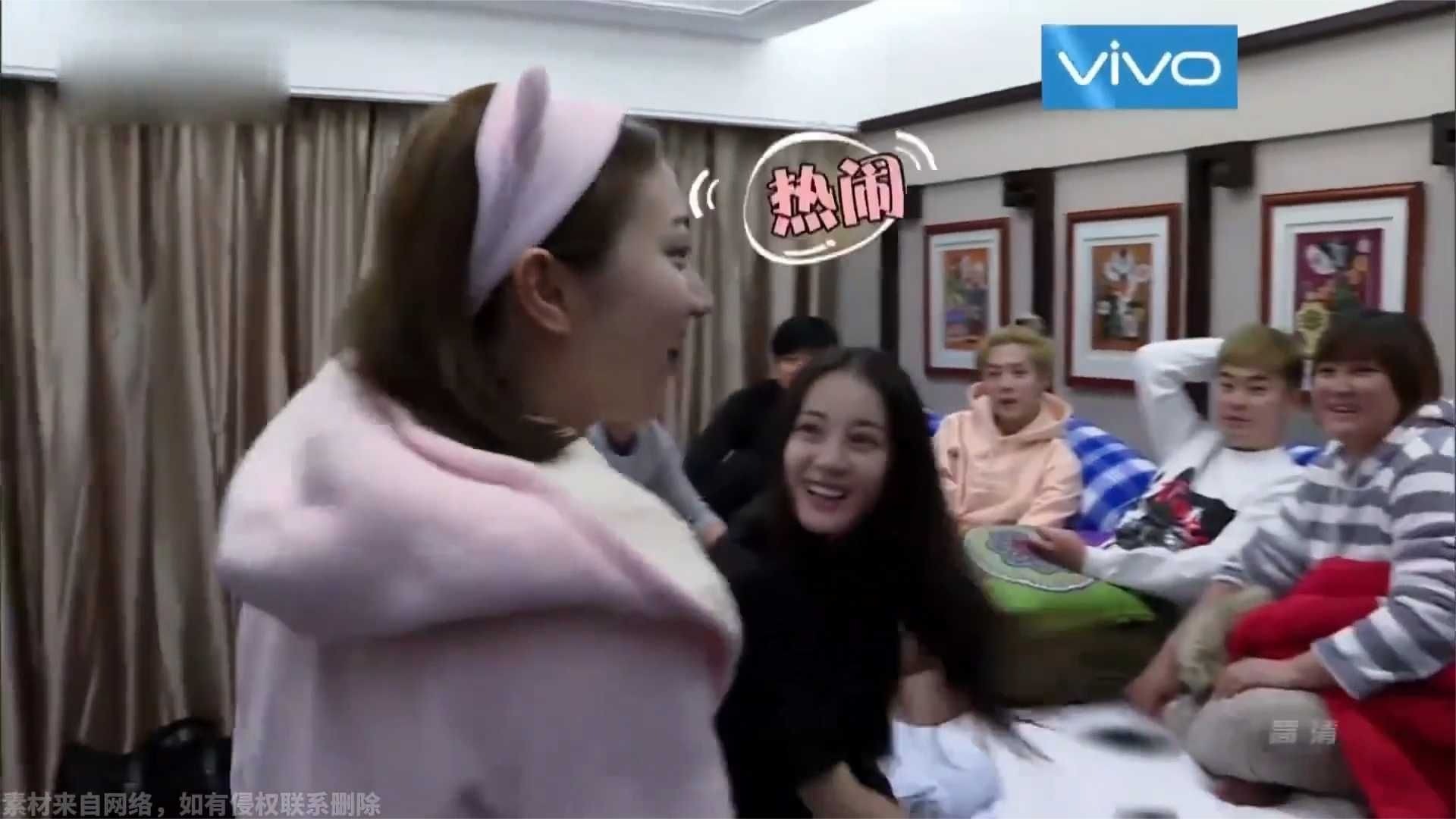 本以为迪丽热巴已经够美谁料下秒景甜素颜出现邓超鹿晗看呆了