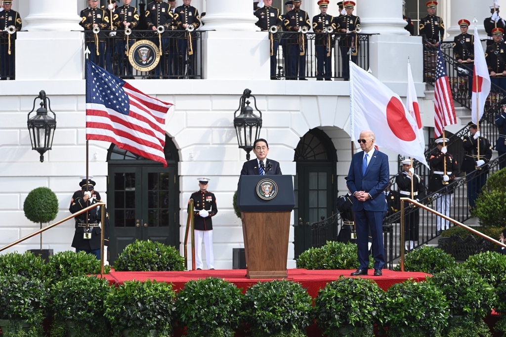 当地时间4月10日，日本首相岸田文雄与美国总统拜登出席联合记者会。图自IC Photo