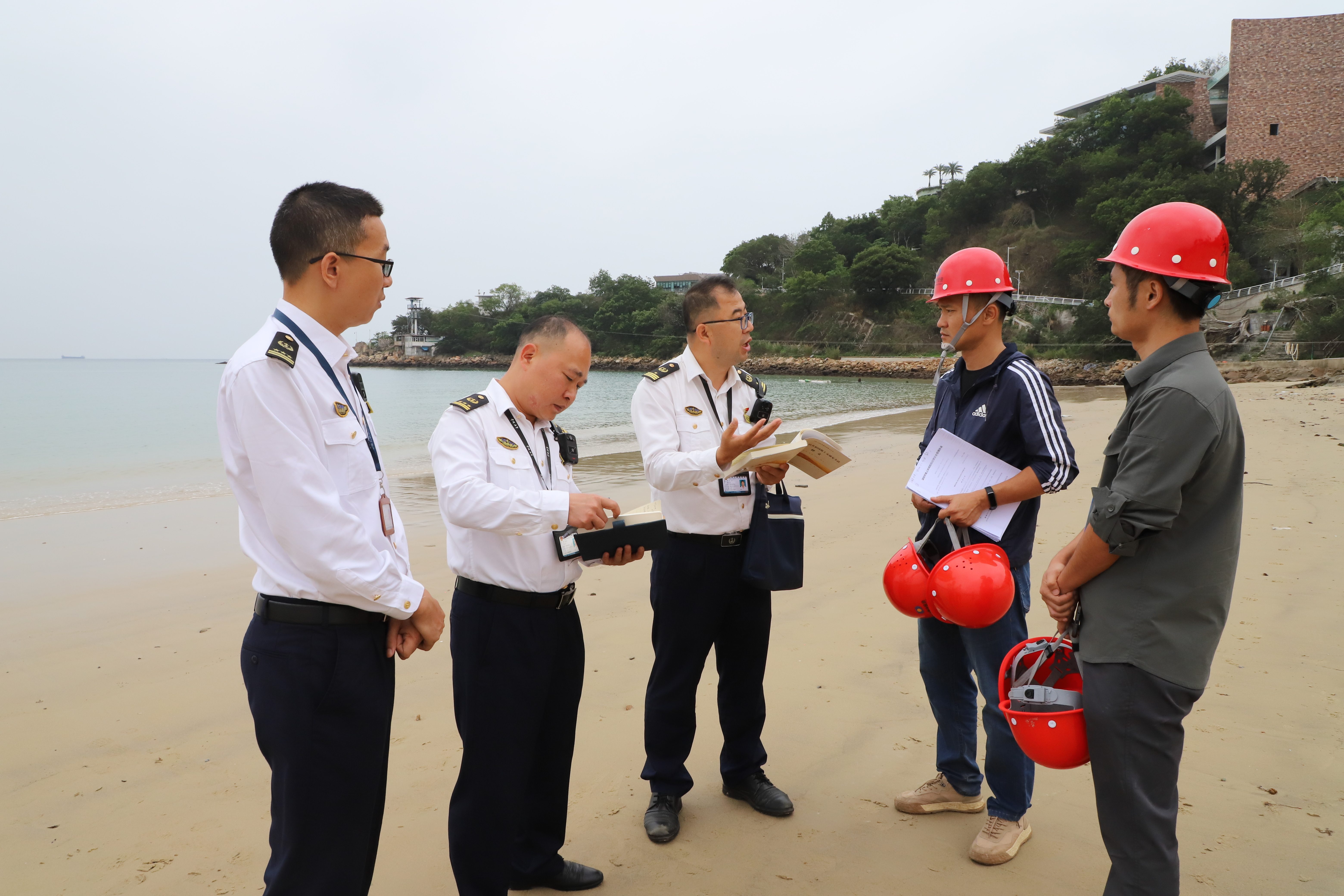 深圳小梅沙开业在即！盐田海事局开展送法上门活动