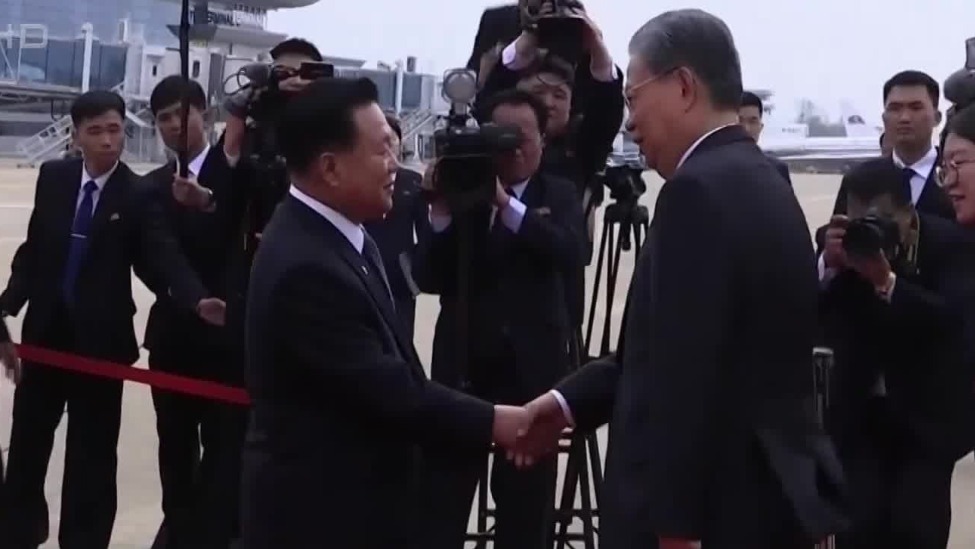 现场视频赵乐际抵达平壤崔龙海到机场迎接