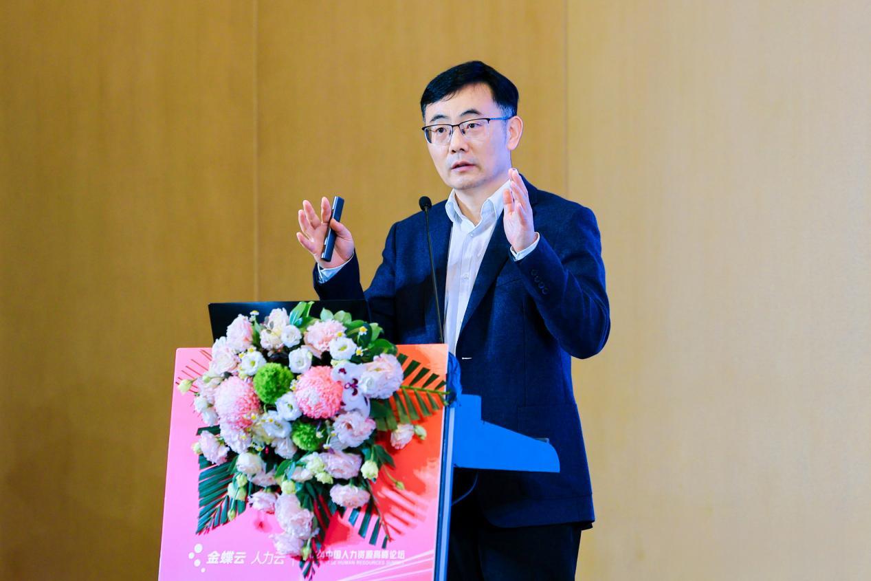 著名管理学者、香港创业创新研究院院长曹仰锋