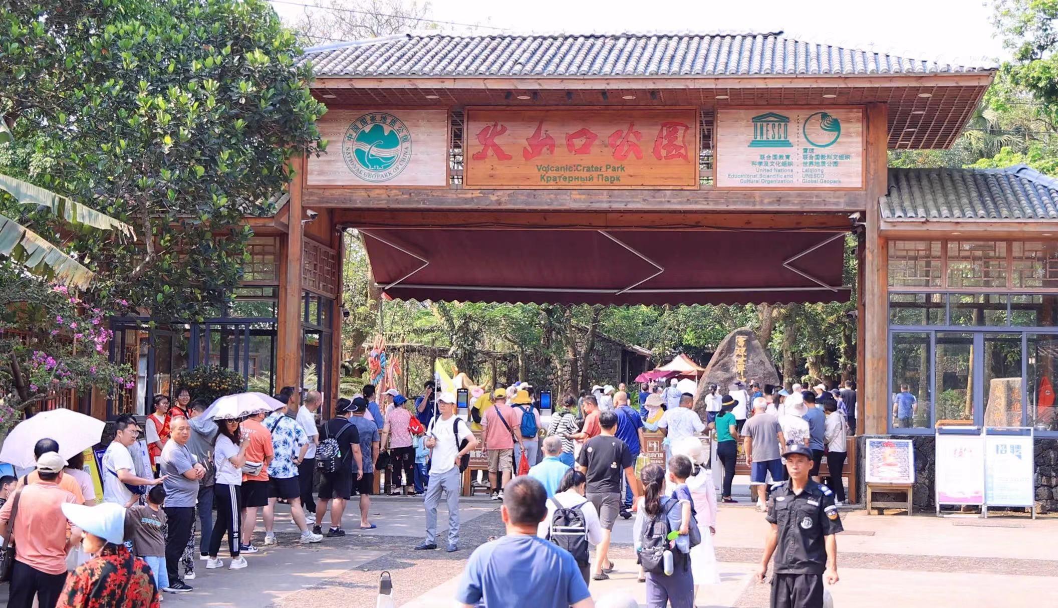 人景两旺 海口清明假期游客同比增长14.3%