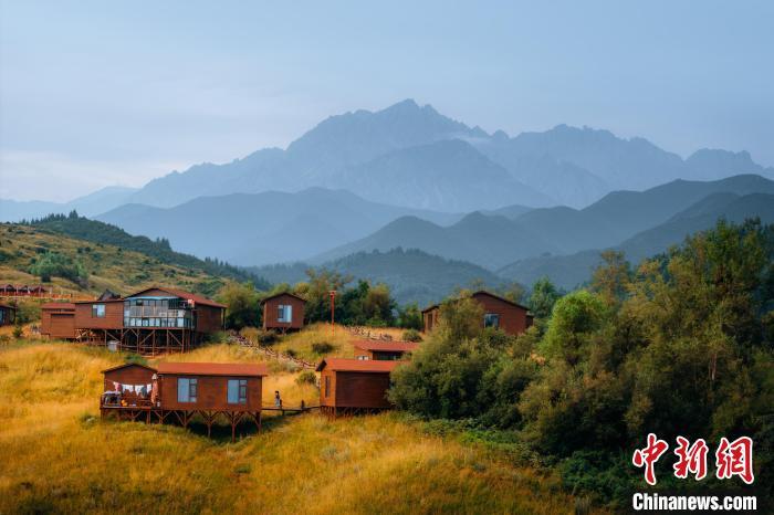图为云上河州国家3A级旅游景区里的民宿区(资料图)　邱静言　摄