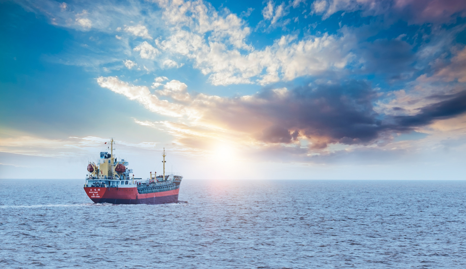 “雪龙”号考察船停靠青岛，中国第40次南极考察圆满结束