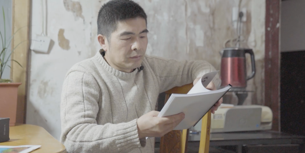 53岁大叔女儿去世后，用写作排解心情，一写就是30多万字