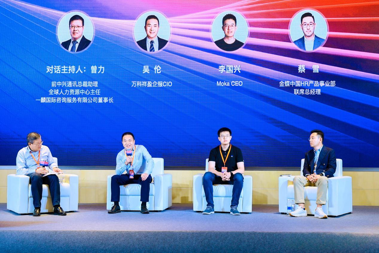 圆桌对话从左至右：曾力、吴伦、李国兴、蔡雪
