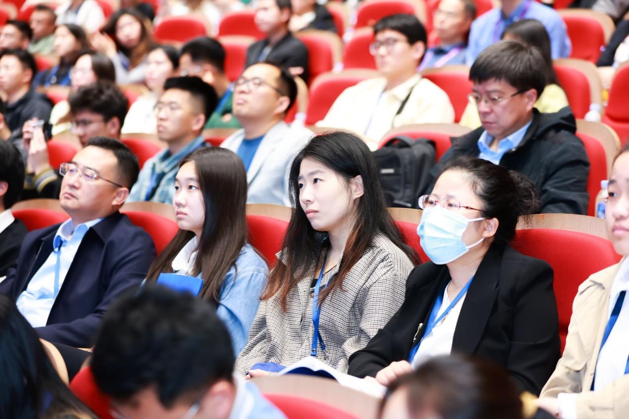 科技大学讲席教授 陶澍 主持大会报告大会报告环节由中国科学院院士