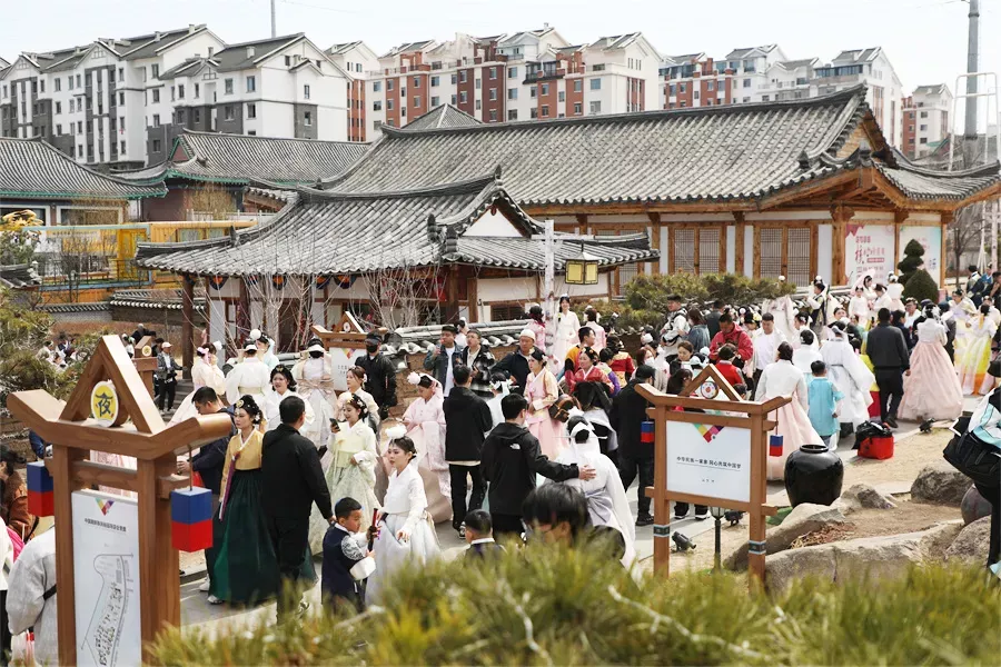 中国朝鲜族民俗园清明假期客流火爆。图片来源:延边文旅