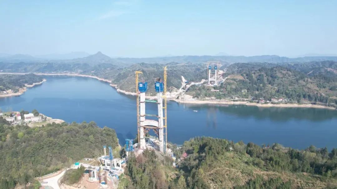 （张官高速洞庭溪沅水特大桥。）