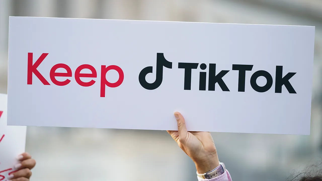 外媒：美国国会复会在即TikTok花费240万美元打广告反击禁令_凤凰网