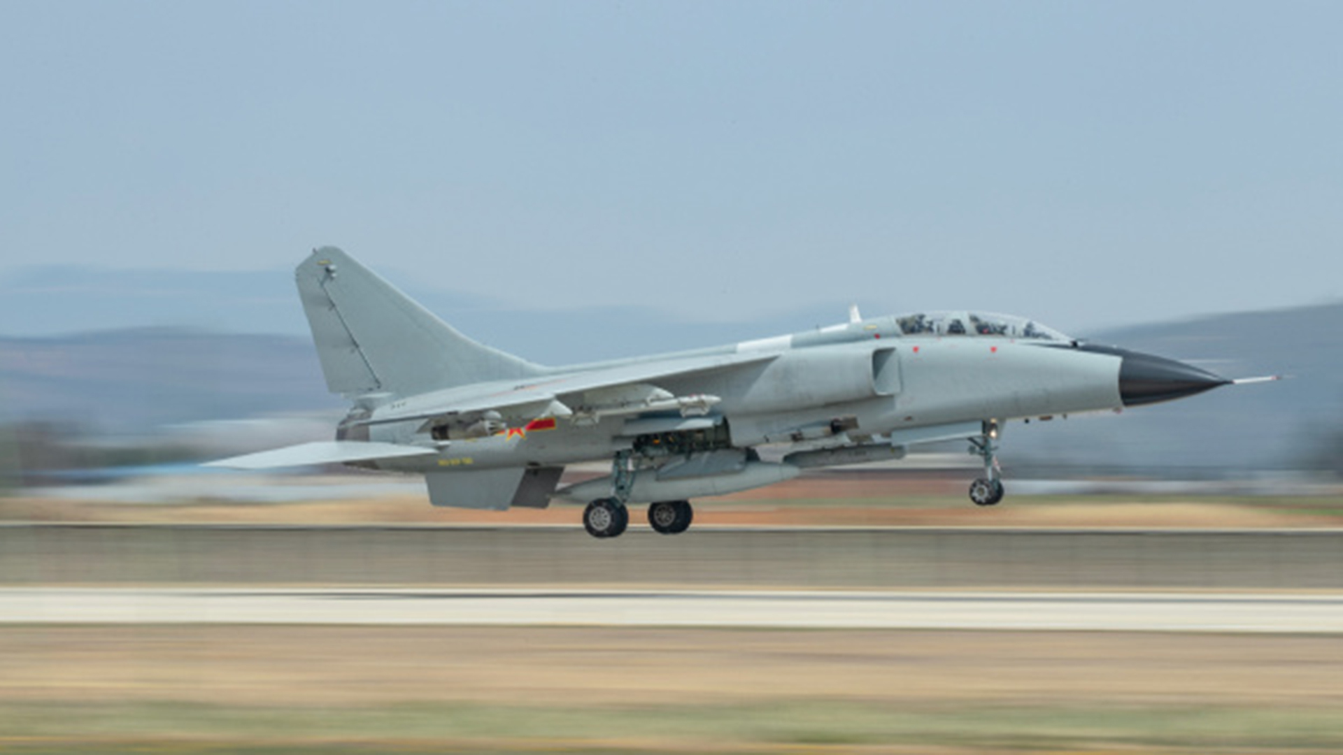 南部战区位南海海域组织联合海空战巡