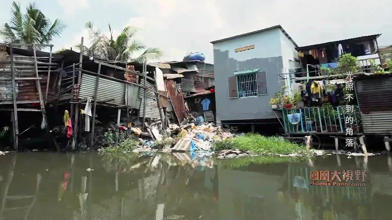 越南胡志明市贫民窟穷人聚居的川心河畔因河水发出异味而臭名远播