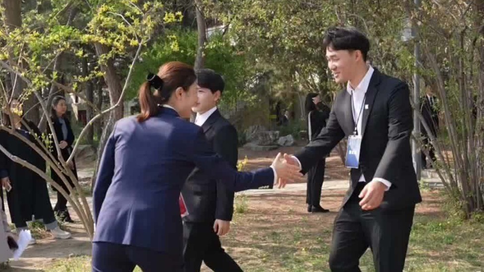 丁宁与台湾青年重逢再见已是丁老师