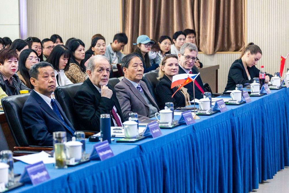 西安医学高等专科学校举行欧洲中医药中心西安医学高等专科学校研究所