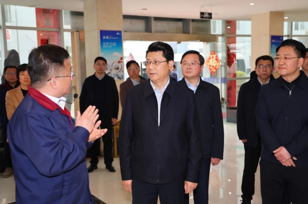 王进健在扬州峰明光电新材料有限公司了解企业相关情