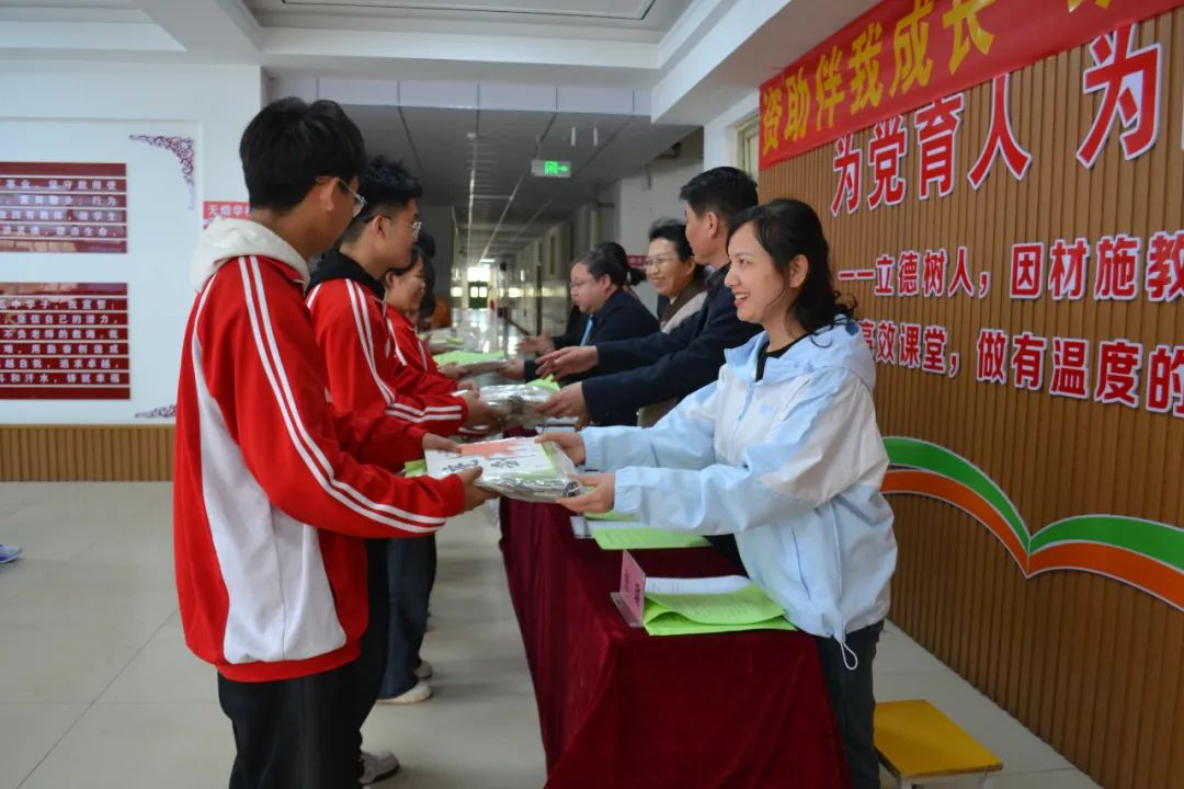 邢台市宁晋县教育局关工委开展助学资助捐赠活动