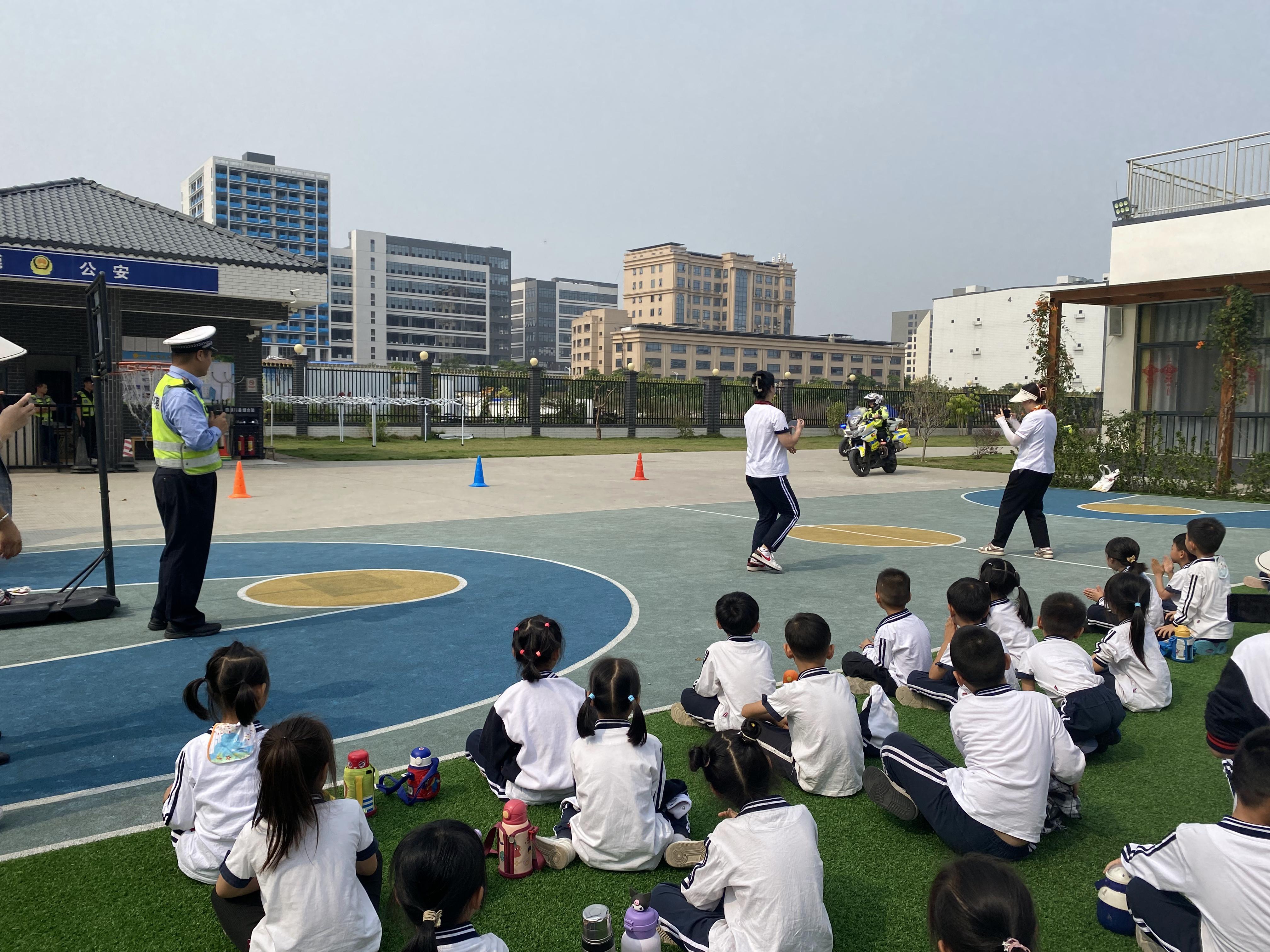 东莞交警洪梅大队“进学校”开展交通安全宣讲活动