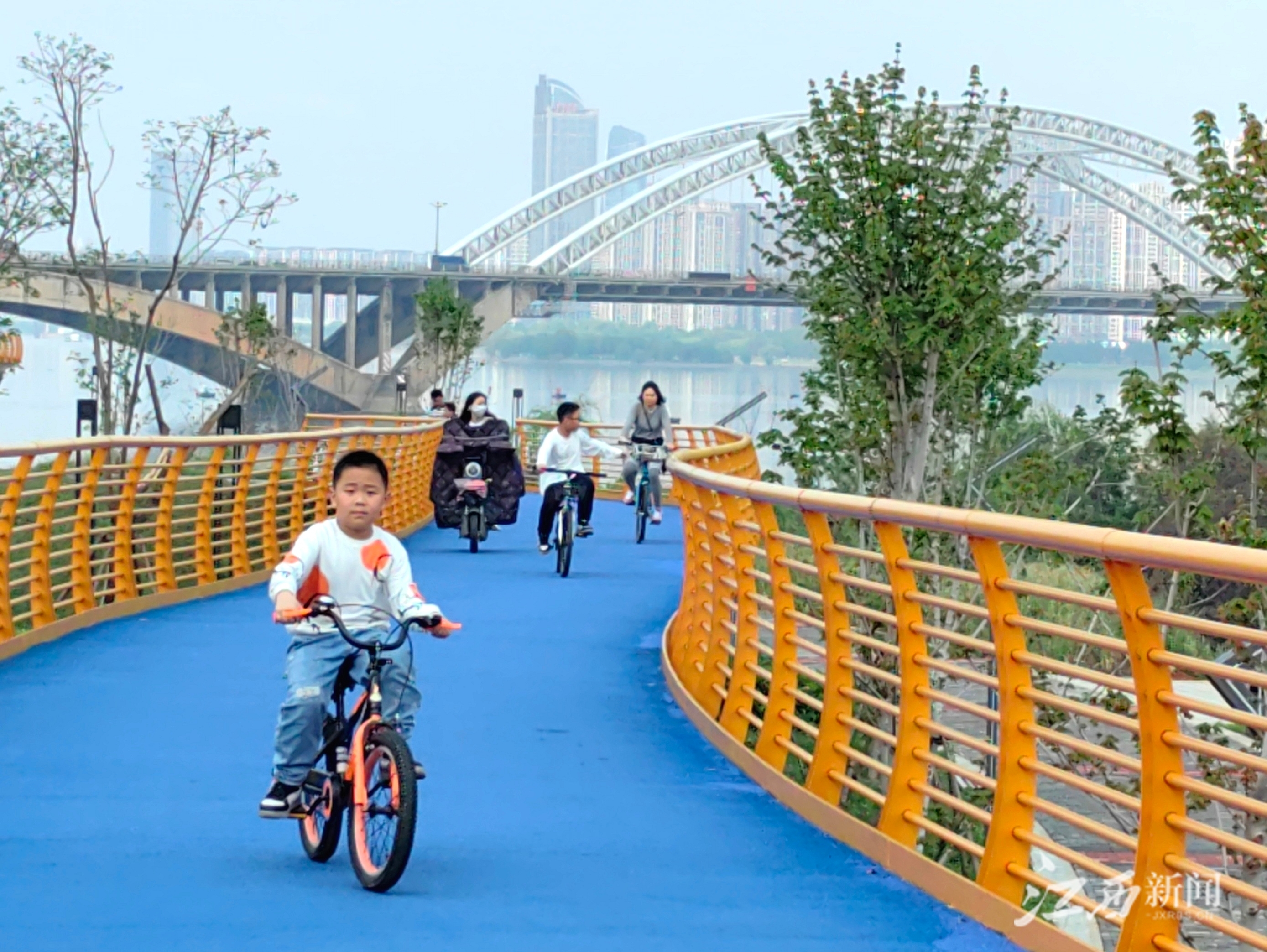 南昌：雨后赣江市民公园美如画（图）