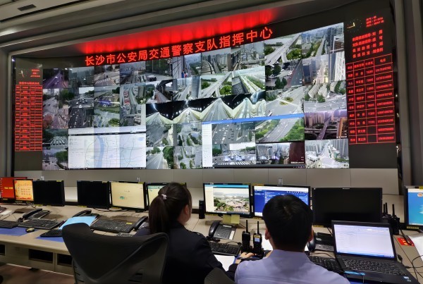 长沙市公安交通警察支队指挥中心实景。何乐 摄