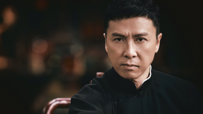 甄子丹表演踢牌匾接连失败直踢出了人生阴影