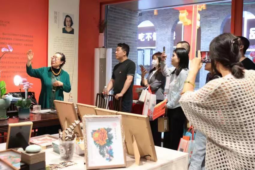 寻迹石门变革 共聚冀商力量——冀商&华商石家庄Citywalk党日主题活动成功举办