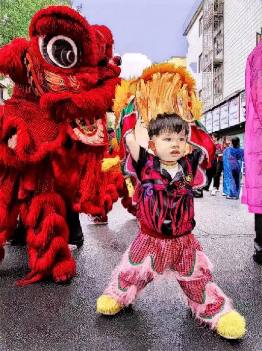 “尿不狮”郑昱恺(来源:深圳晚报)