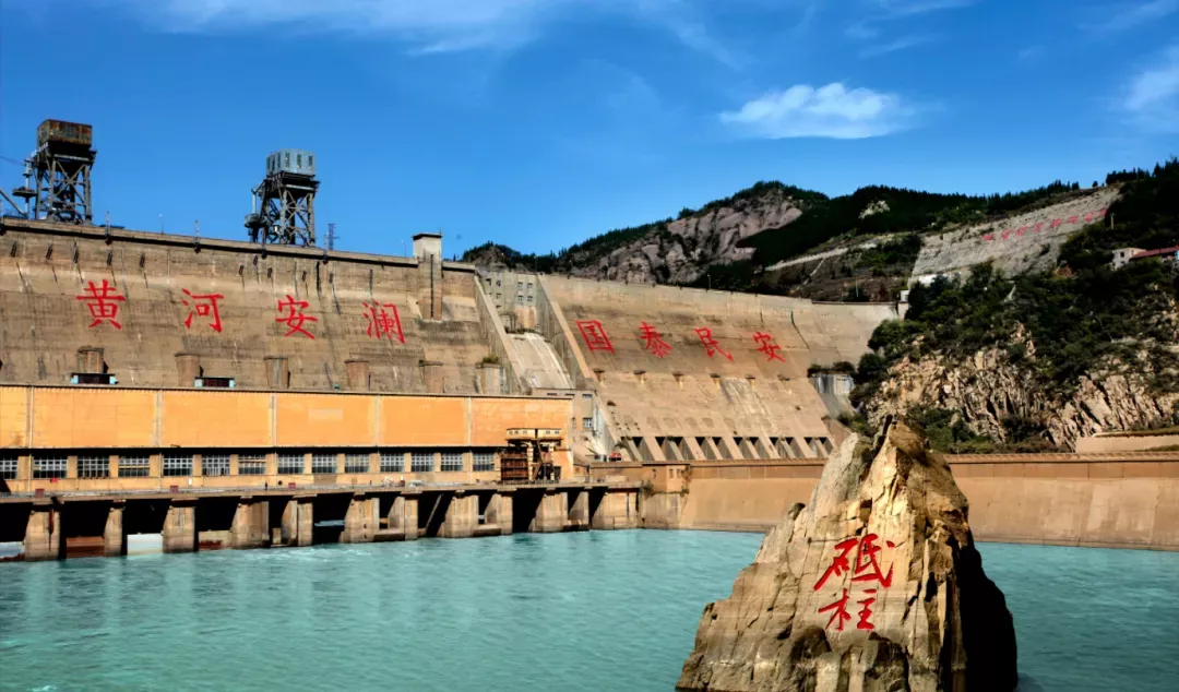 //三门峡　中流砥柱石