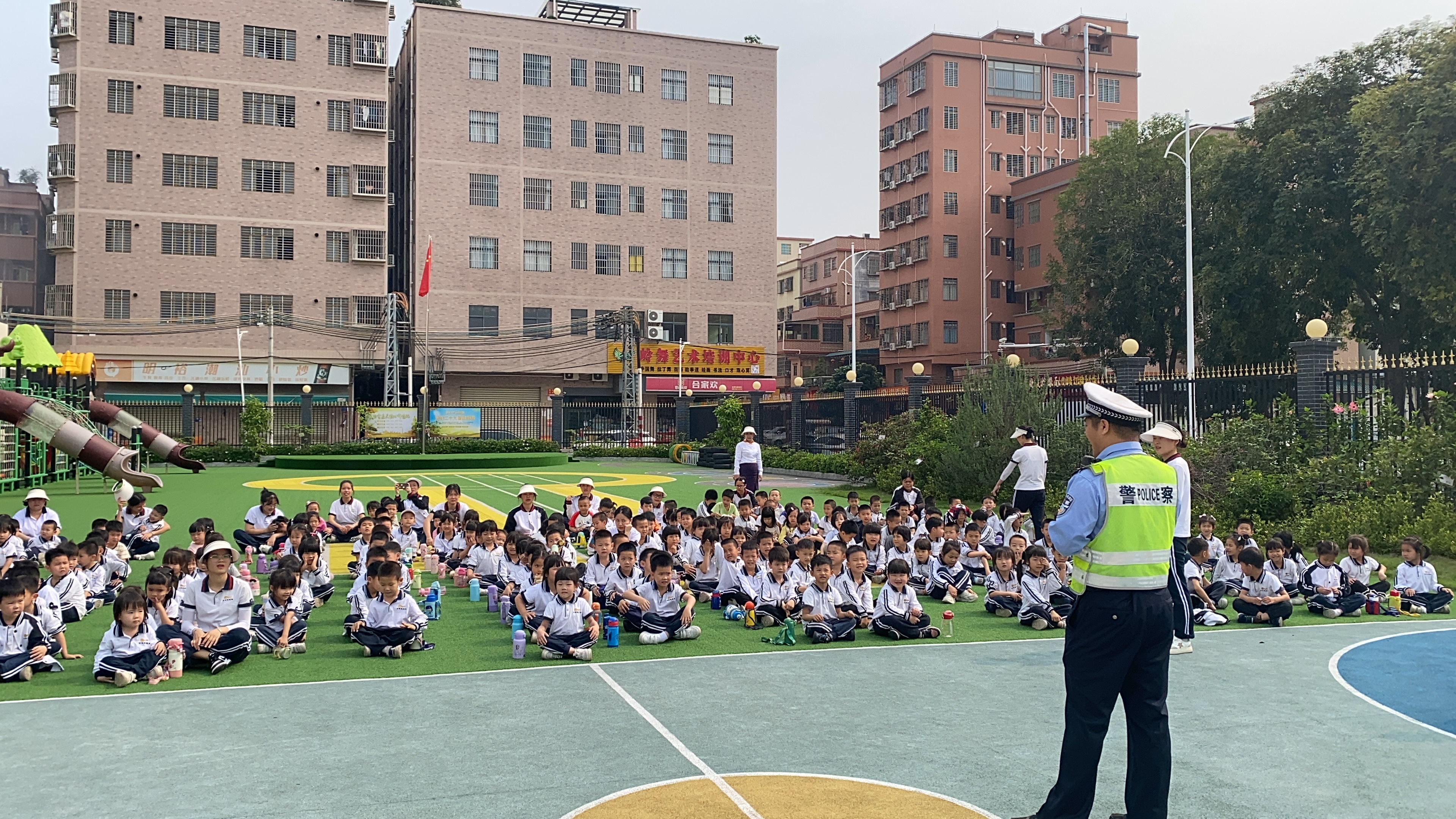 东莞交警洪梅大队“进学校”开展交通安全宣讲活动