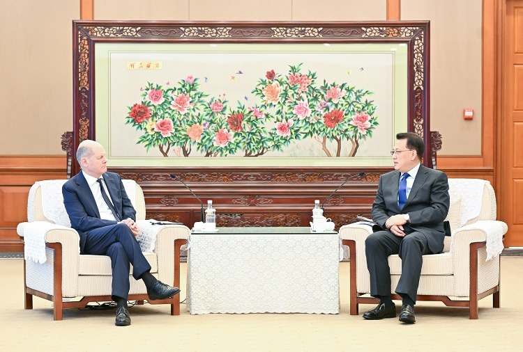 4月14日下午，重庆市委书记袁家军会见德国总理奥拉夫·朔尔茨。记者 苏思 摄