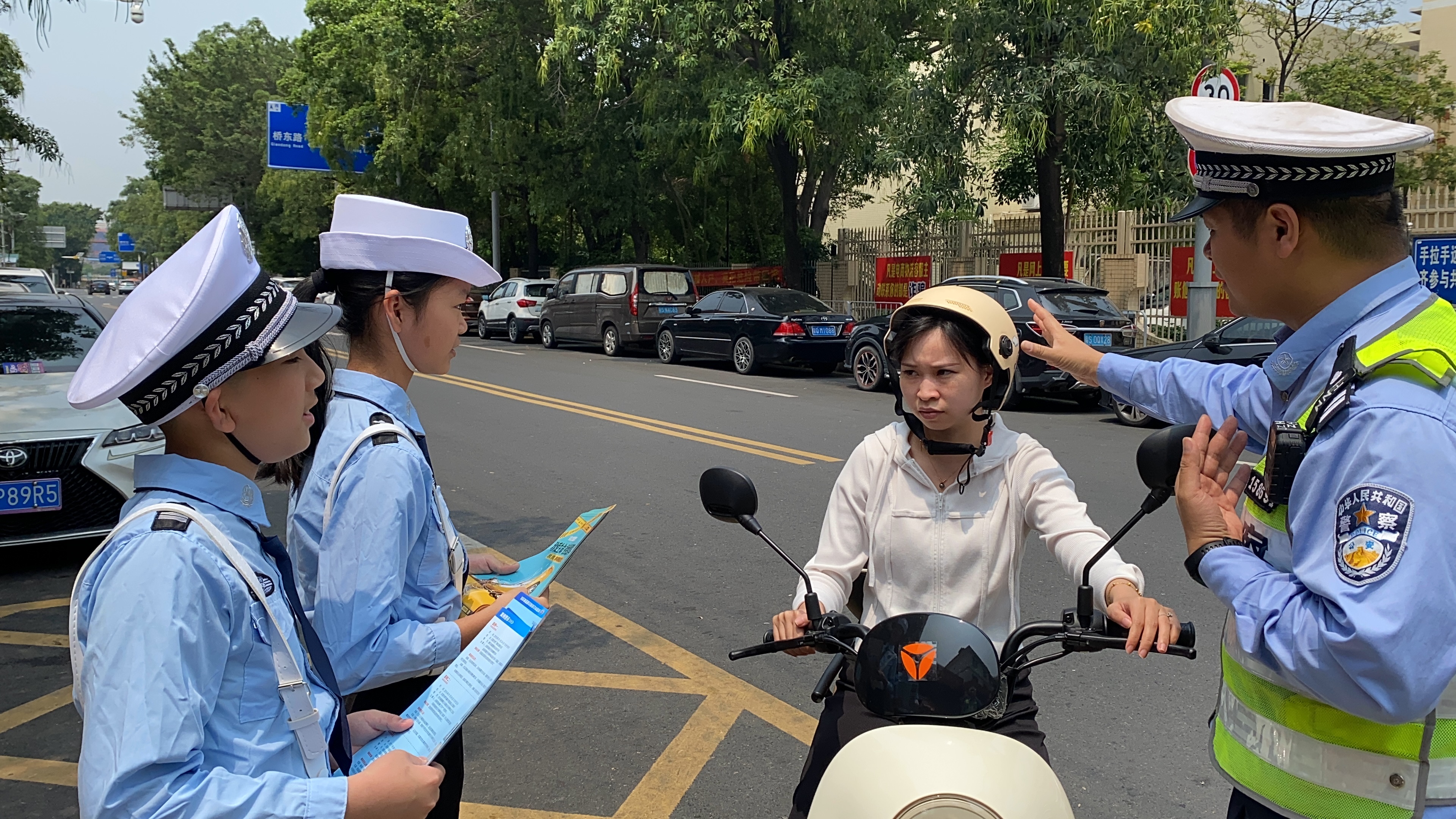 重点针对骑乘电动车,驾乘人员不使用安全头带,安全头盔,酒驾,无牌无证