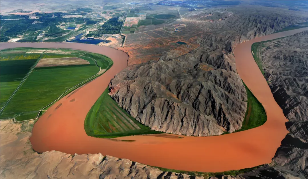 //青铜峡黄河大峡谷