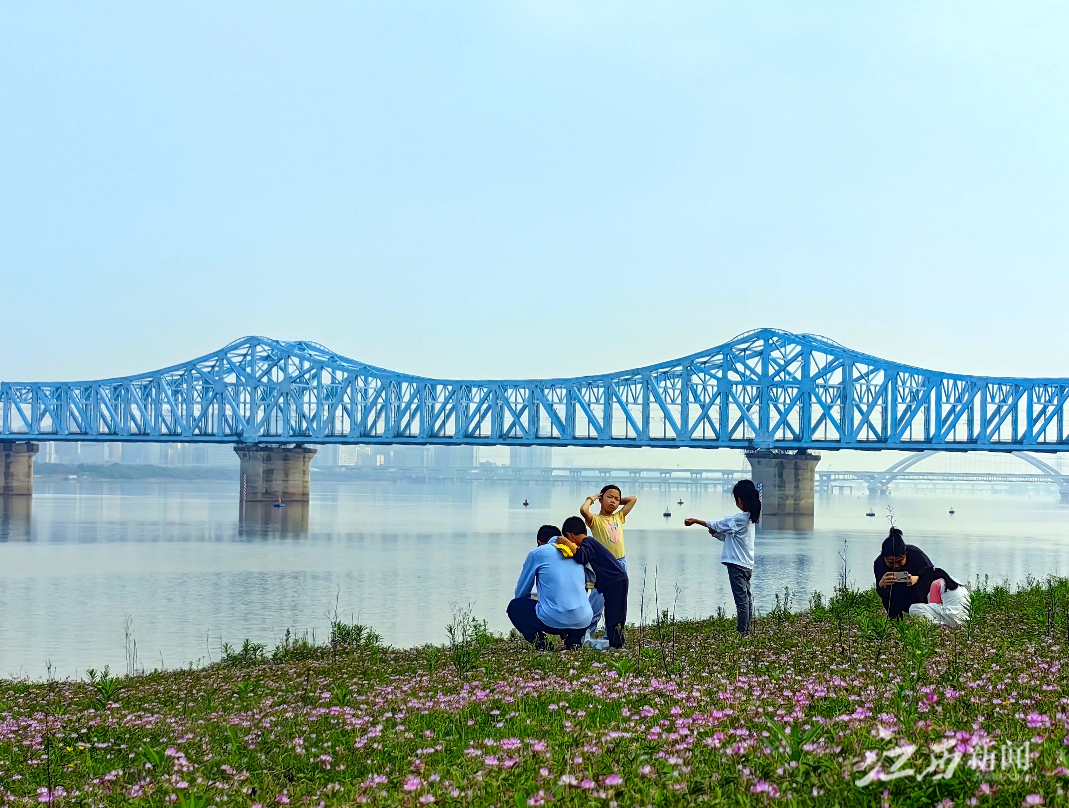 南昌雨后赣江市民公园美如画图