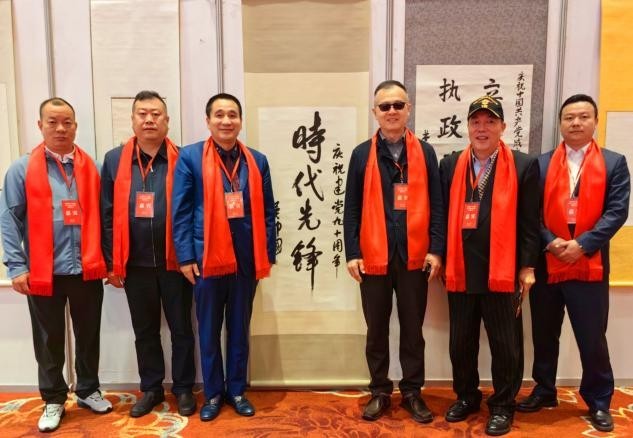 著名军旅书画大家武鹏将军与华国中院长姚伟谊,王转思,朱建国等合影华