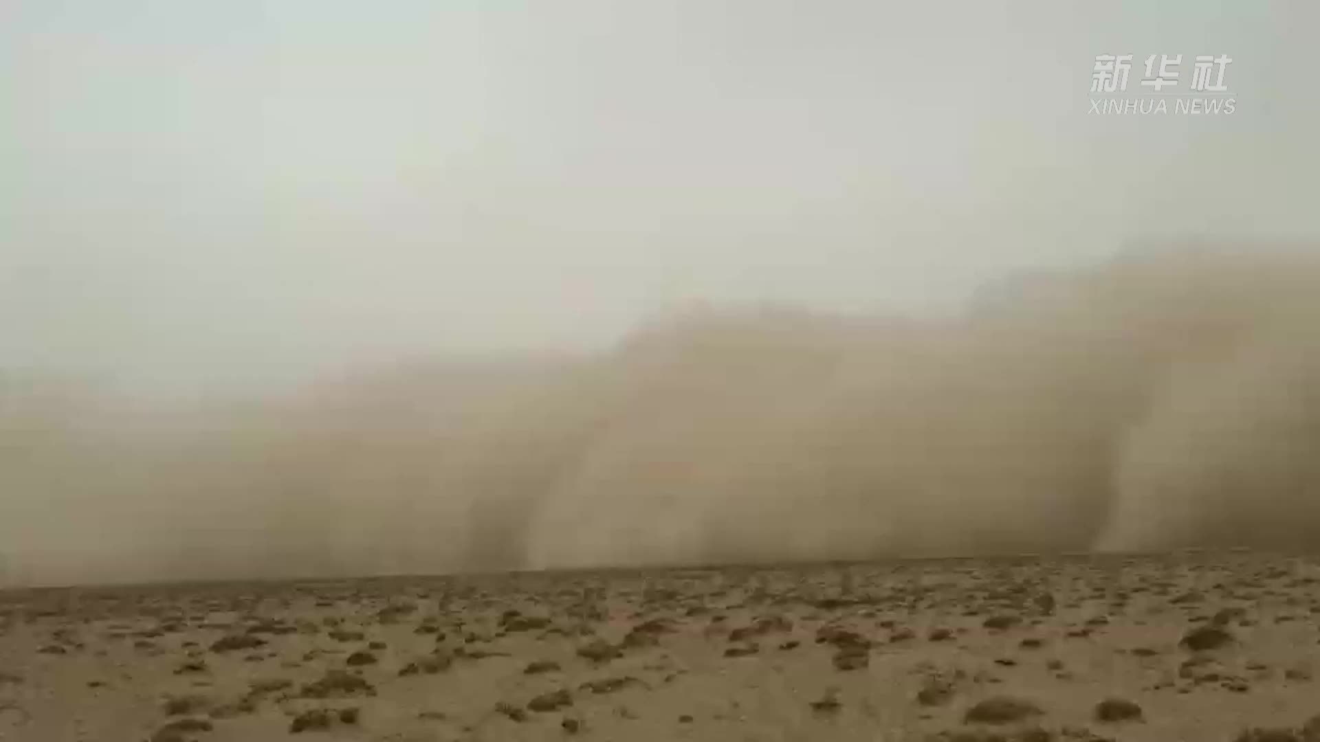 内蒙古局部地区出现沙尘暴天气