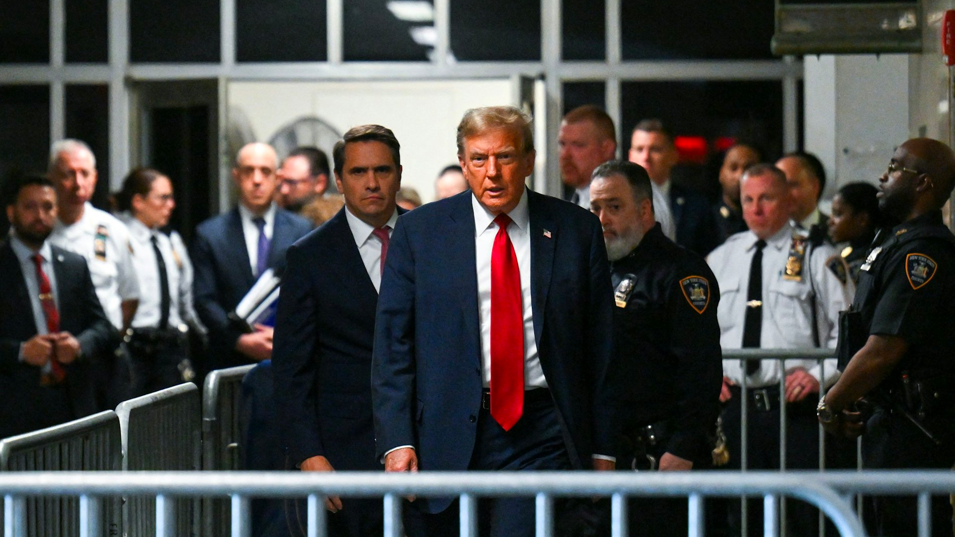 特朗普涉向女星支付封口费案件开审