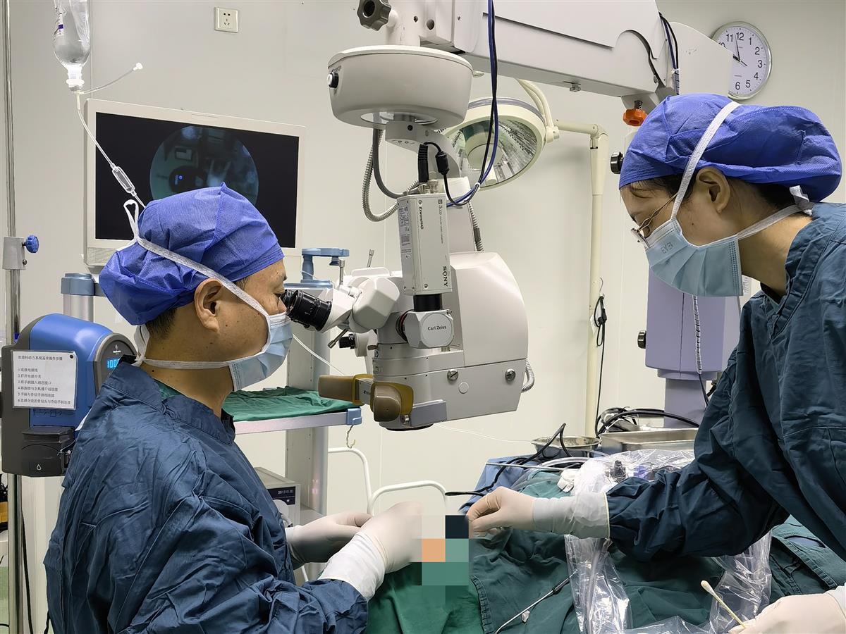 张将主任在手术中