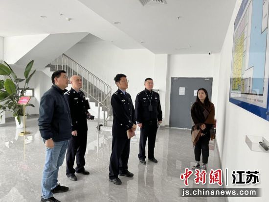 常熟公安局“经管家”走进企业了解具体问题。