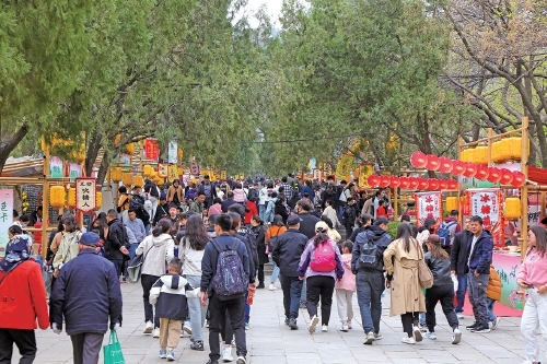 千佛山庙会（邵凯　摄）