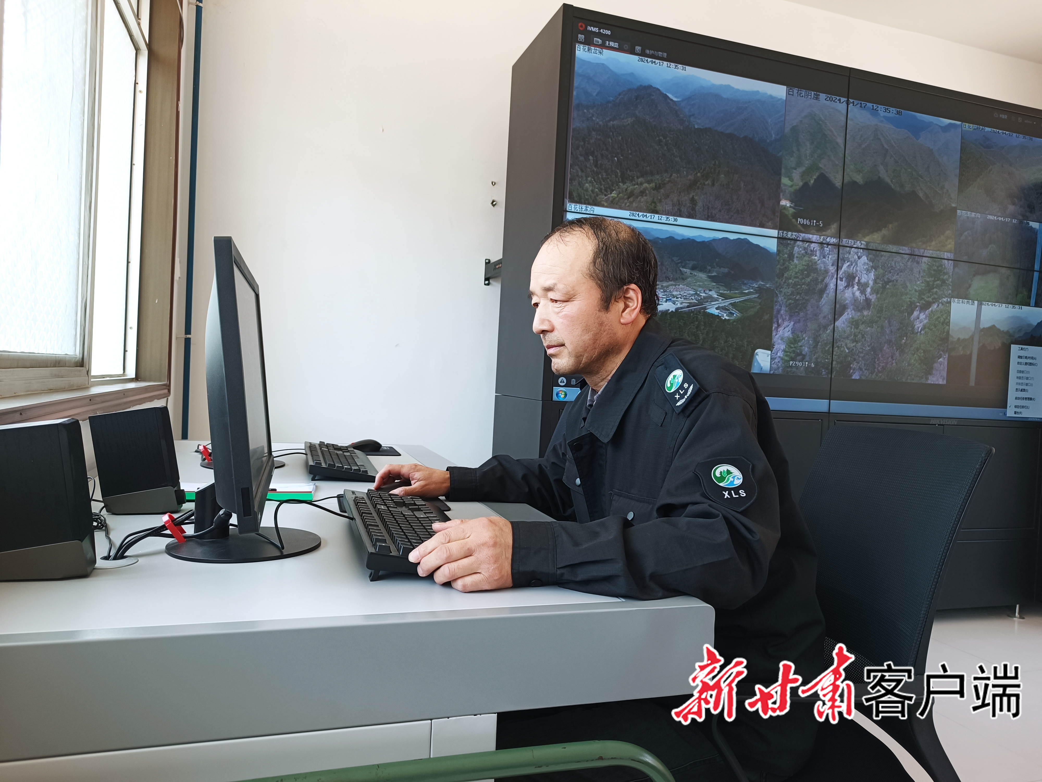 金国徽在分析判断林情隐患