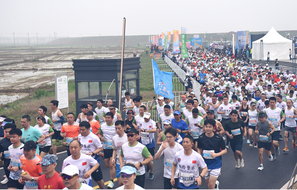 陌上花开·逐梦吴城 2024江西永修半程马拉松赛鸣枪开赛