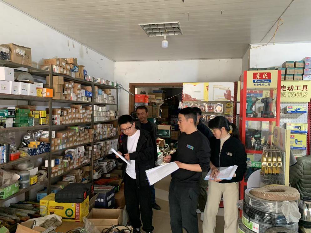 （在南岗老街自建房开展消防安全排查）