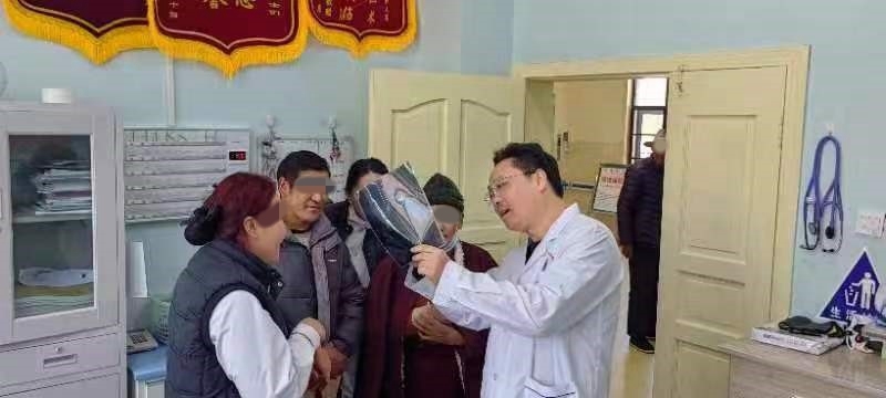 南京市第一医院徐晨阳副主任医师在西藏墨竹工卡县人民医院支援