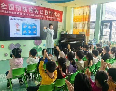 江西省儿童医院赴南昌市青少年宫开展“全国儿童预防接种日”宣传活动   