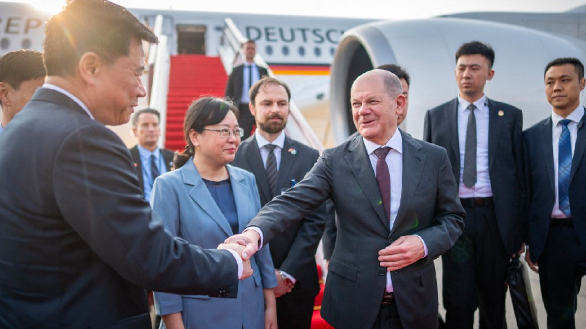 德国总理朔尔茨抵达重庆 展开访华之旅