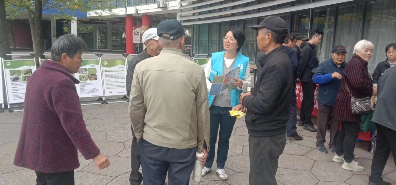 福明街道新城社区开展清洁家园灭蚊防病宣传活动