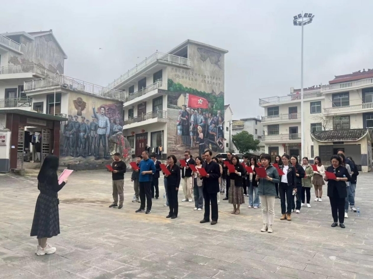 豫章师范学院文化与旅游学院组织开展“传承红色基因”主题党日活动
