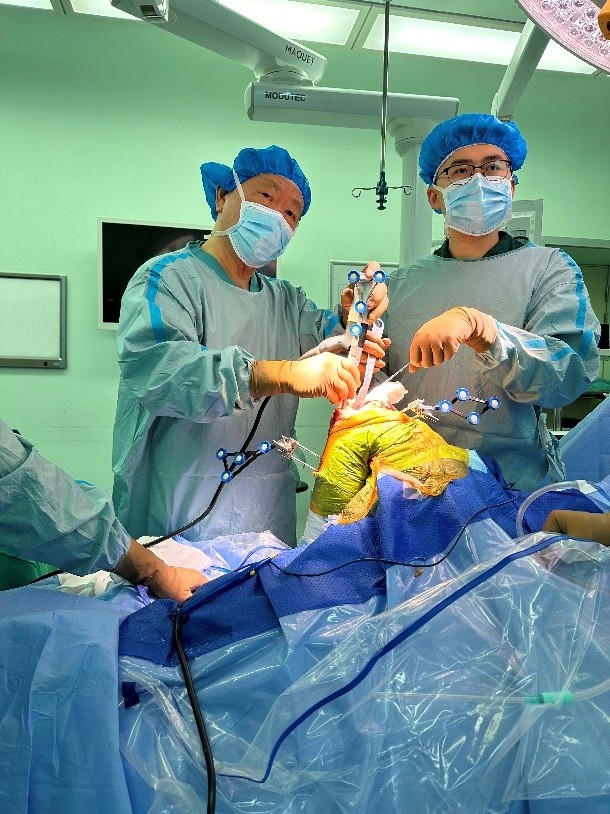 全国首例！南京市第一医院成功开展CORI关节手术机器人辅助复杂翻修膝关节置换术
